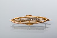 Lot 1918 - NINE CARAT GOLD EDWARDIAN SEED PEARL BAR...