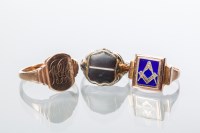 Lot 1935 - GROUP OF THREE RINGS comprising of a gentleman'...