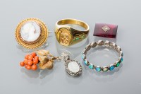 Lot 1955 - GROUP OF VARIOUS JEWELLERY comprising an opal...