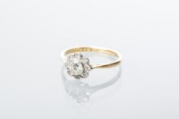 Lot 2022 - DIAMOND CLUSTER RING set with a central...