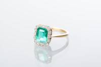 Lot 2028 - ART DECO EMERALD AND DIAMOND CLUSTER RING the...