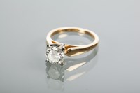 Lot 2095 - IMPRESSIVE DIAMOND SOLITAIRE RING the...
