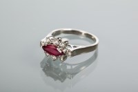 Lot 2099 - RUBY AND DIAMOND CLUSTER RING the central...