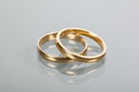 Lot 2171 - EIGHTEEN CARAT GOLD WEDDING BAND full...