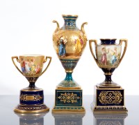 Lot 158 - EARLY 20TH CENTURY VIENNA GILT PORCELAIN URN...