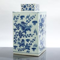 Lot 337 - LARGE CHINESE BLUE AND WHITE TEA CANNISTER of...