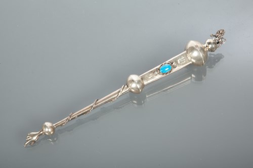 Lot 98 - RUSSIAN SILVER TORAH POINTER marked with 84...