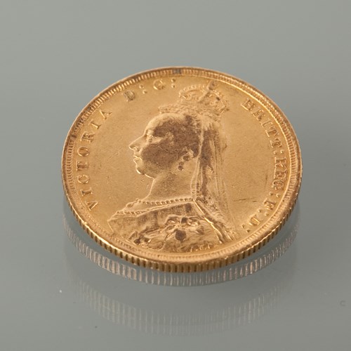 Lot 1009 - SOVEREIGN DATED 1889