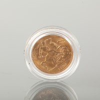 Lot 1017 - HALF SOVEREIGN DATED 1915 in a case