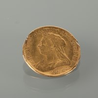 Lot 1029 - PARTIAL HALF SOVEREIGN the obverse with...