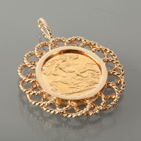 Lot 1032 - HALF SOVEREIGN DATED 1914 in a pendant mount