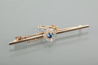 Lot 1118 - EDWARDIAN SAPPHIRE AND DIAMOND BAR BROOCH...