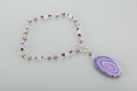 Lot 1233 - BANDED AGATE, AMETHYST AND PEARL NECKLACE...