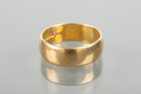 Lot 1249 - TWENTY TWO CARAT GOLD WEDDING BAND with full...