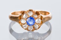 Lot 1709 - VICTORIAN DIAMOND CLUSTER RING set with a...