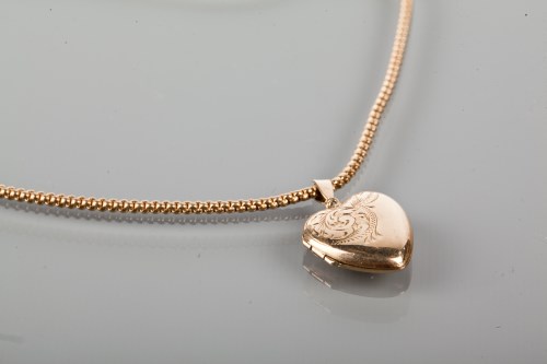 Lot 1765 - NINE CARAT GOLD LOCKET heart shaped with...