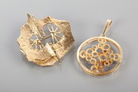 Lot 1839 - 1970S BROOCH AND PENDANT both of modernist...
