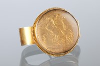 Lot 1500 - SOVEREIGN DATED 1887 mounted in a scarf ring,...