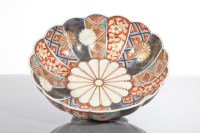 Lot 265 - JAPANESE IMARI BOWL of circular scalloped form,...