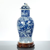 Lot 493 - LARGE CHINESE BLUE AND WHITE LIDDED VASE with...