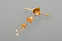 Lot 1629 - EARLY TWENTIETH CENTURY SAPPHIRE AND PEARL...