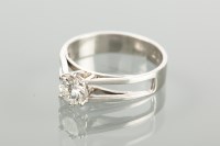 Lot 1650 - DIAMOND SOLITAIRE RING the brilliant cut...