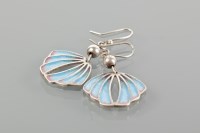 Lot 1737 - PAIR OF ENAMELLED DROP EARRINGS in black, blue...