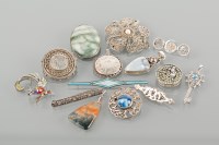 Lot 1738 - MIXED GROUP OF MOSTLY SILVER JEWELLERY...