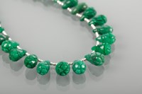Lot 1798 - CARVED EMERALD NECKLACE formed by pearl shaped...