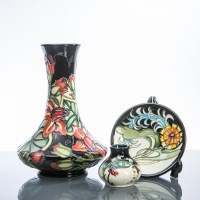 Lot 467 - MODERN MOORCROFT GOURD SHAPED VASE decorated...