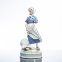 Lot 469 - ROYAL COPENHAGEN FIGURE OF A GOOSE GIRL...