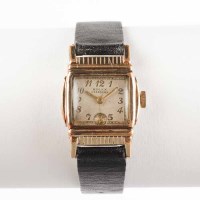 Lot 1578 - GENTLEMAN'S ART DECO WRIST WATCH the dial with...