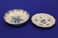 Lot 533 - EALRY WORCESTER BLUE AND WHITE SIEVE DISH AND...
