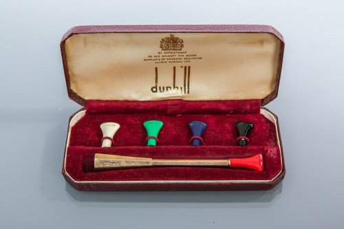 Lot 1025 - LADY'S DUNHILL GOLD CIGARETTE HOLDER...