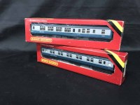 Lot 141 - LOT OF HORNBY '00' GAUGE CARRIAGES AND WAGONS,...
