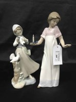 Lot 260 - LOT OF NAO AND LLADRO FIGURES (5)