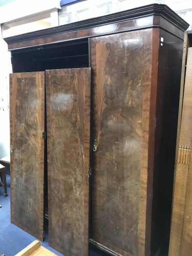 Lot 369 - THREE DOOR MAHOGANY WARDROBE