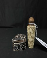 Lot 433 - CHINESE HORN SNUFF BOTTLE and a resin trinket...