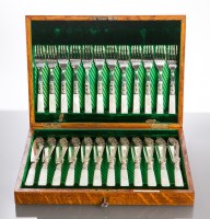 Lot 340 - EARLY 20TH CENTURY MOTHER OF PEARL HANDLED...