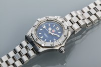 Lot 871 - LADY'S STAINLESS STEEL TAG HEUER PROFESSIONAL...