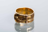 Lot 1985 - VICTORIAN EIGHTEEN CARAT GOLD BUCKLE MOTIF...