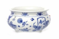 Lot 547 - 20TH CENTURY BLUE AND WHITE CHINESE...