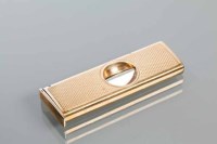 Lot 1992 - NINE CARAT GOLD CIGAR CUTTER with engine...