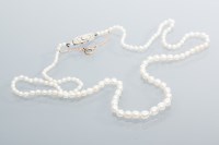 Lot 2008 - EARLY TWENTIETH CENTURY GRADUATED PEARL...