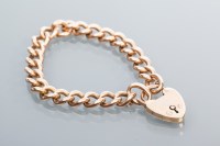 Lot 2012 - FIFTEEN CARAT GOLD CURB LINK CHAIN BRACELET...