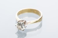 Lot 2021 - DIAMOND SOLITAIRE RING the brilliant cut...