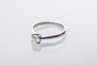 Lot 2088 - DIAMOND AND WHITE GOLD RING the brilliant cut...