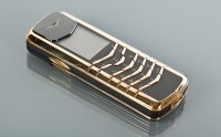 Lot 830 - LUXURY EIGHTEEN CARAT GOLD VERTU SIGNATURE...