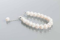 Lot 2158 - FRESHWATER PEARL BRACELET the ovoid pearls...