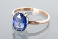 Lot 1631 - EARLY TWENTIETH CENTURY SAPPHIRE SINGLE STONE...